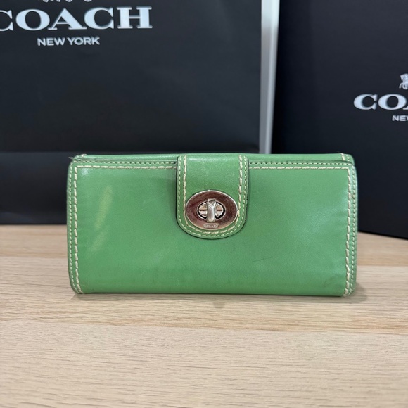 Coach Vintage Y2K Green Leather Hampton Turn-Lock Clutch Wallet - Picture 1 of 11